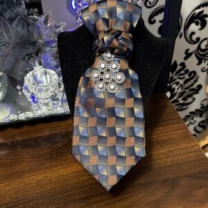 Elegant Geometric Patterned Tie